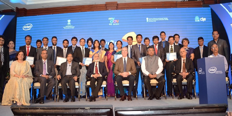 Debjani Ghosh, Greg Pearson and Union Minister Ravi Shankar Prasad with the top 10 finalists of the Intel Design for Digital India Challenge